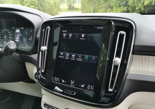 Volvo XC 40 cena 116800 przebieg: 122000, rok produkcji 2019 z Świdnica małe 742